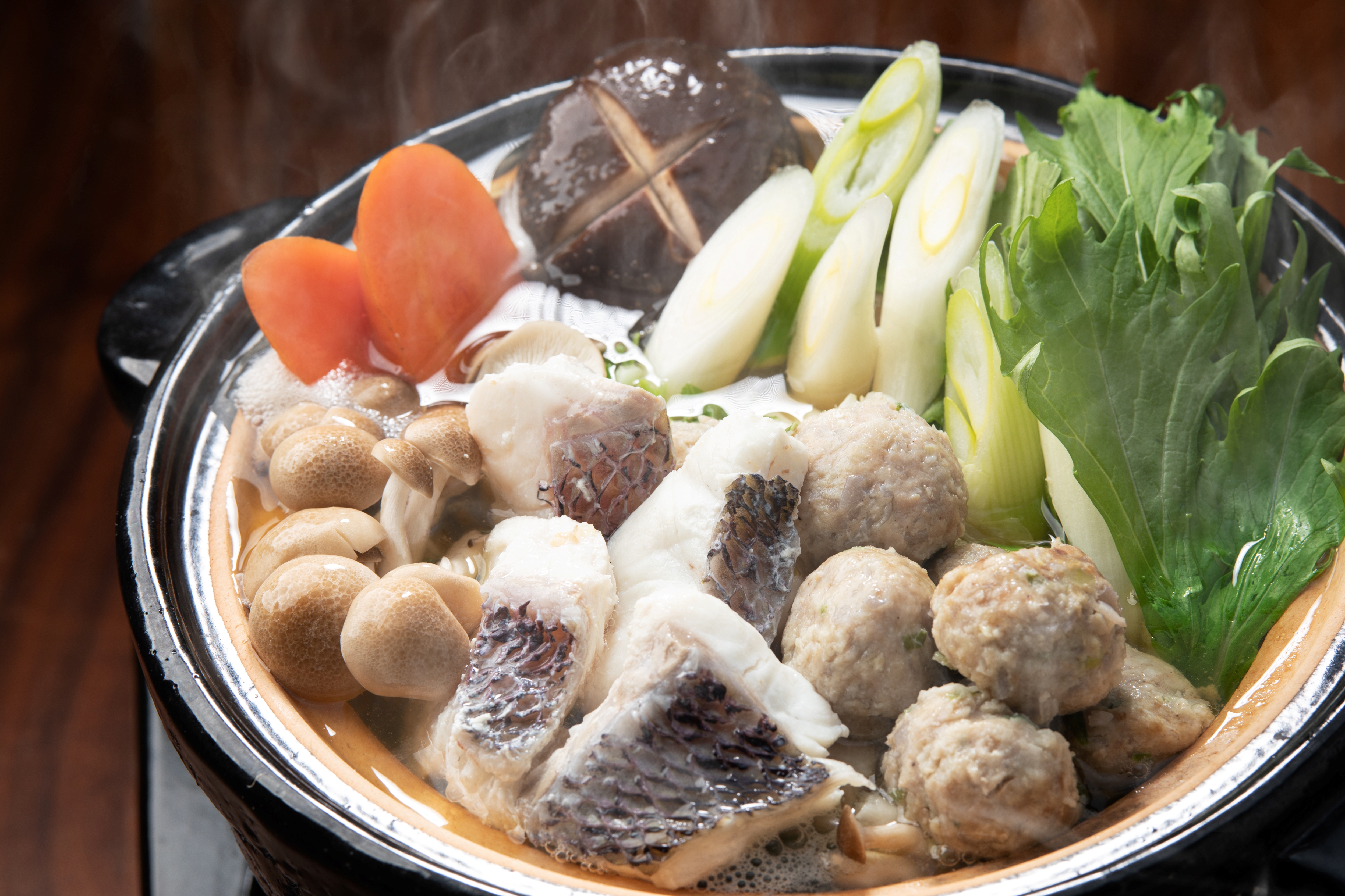 カツオ出汁スープを使用した 真鯛鍋セット（２～３人前） 〆の生うどん付き